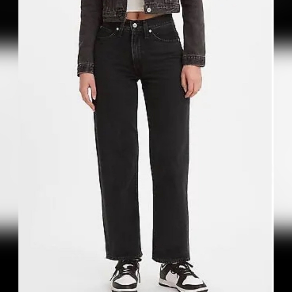 NWT LEVIS WOMAN 94 BAGGY STRAIGHT JEANS 28